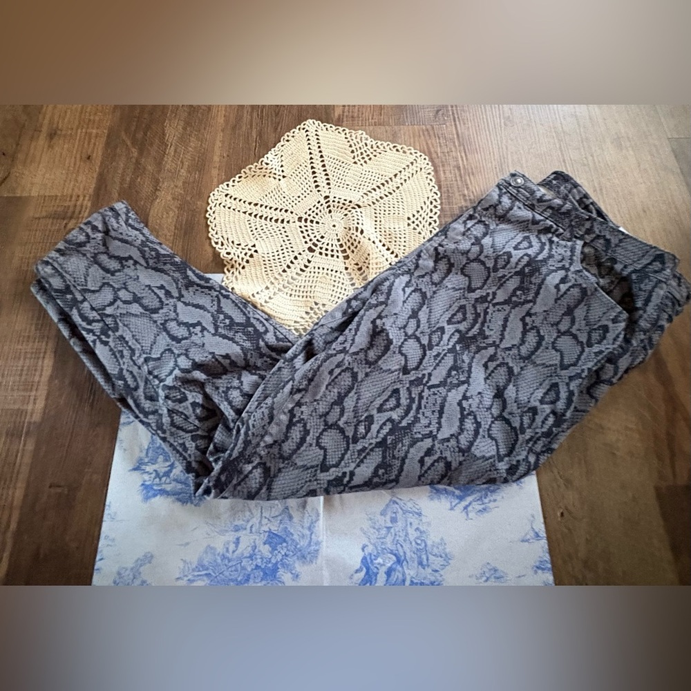 Lisa Rinna Collection Black and Gray Snake Print Pants QVC 20W Animal Print